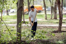 27 апреля 2024 года на территории ГБУЗ СО СГКП 15 прошел субботник по благоустройству территории #7