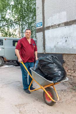 27 апреля 2024 года на территории ГБУЗ СО СГКП 15 прошел субботник по благоустройству территории #8