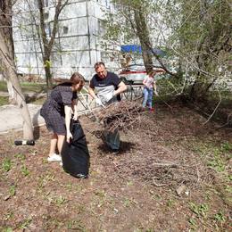 27 апреля 2024 года на территории ГБУЗ СО СГКП 15 прошел субботник по благоустройству территории #9