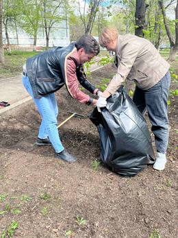 27 апреля 2024 года на территории ГБУЗ СО СГКП 15 прошел субботник по благоустройству территории #6